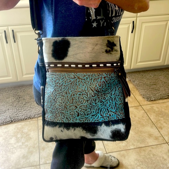 Myra- Forest Sky Shoulder Bag - Picture 4 of 4